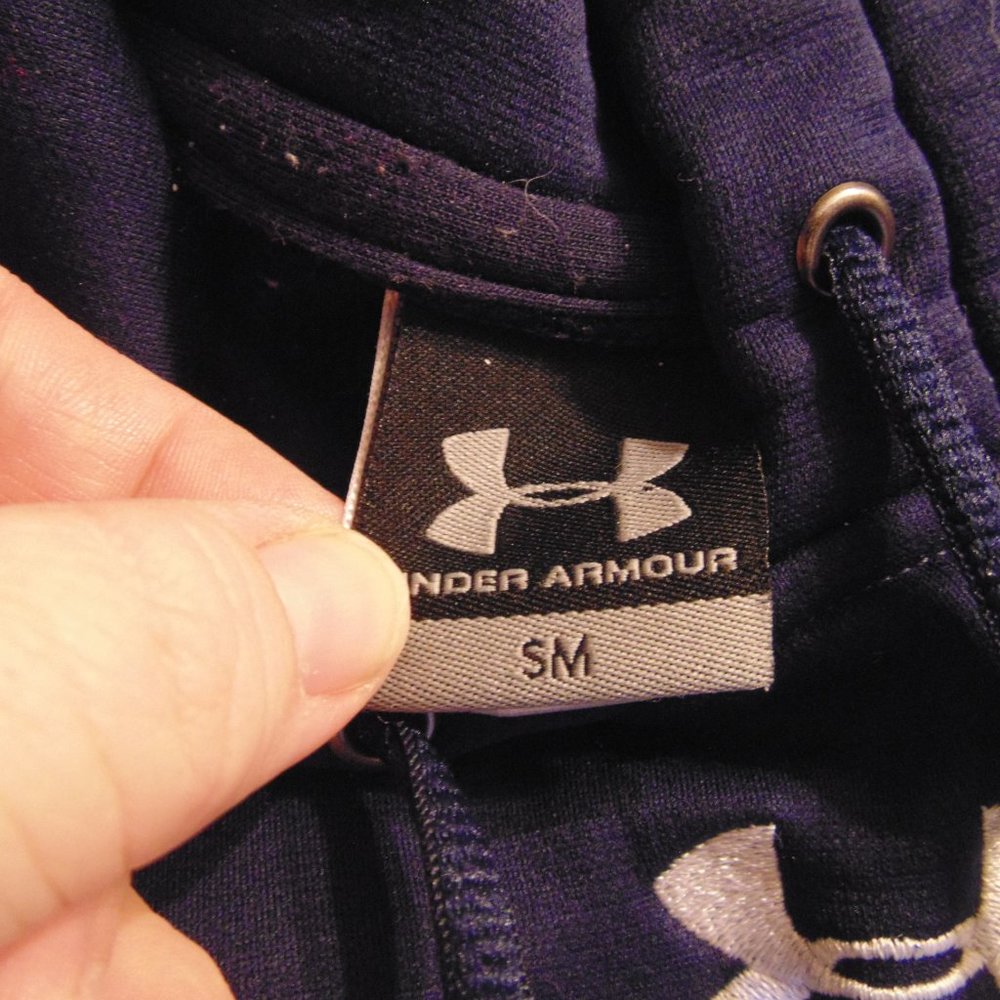 Under Armour Hoodie small - Picture 3 of 3